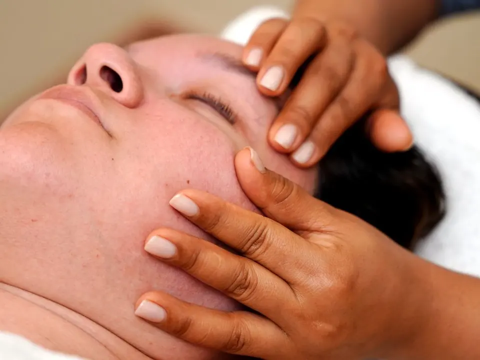 Massagem de Lifting Facial